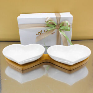 Bomboniera Utile: Set Ciotole Cuore in Porcellana con Base in Legno