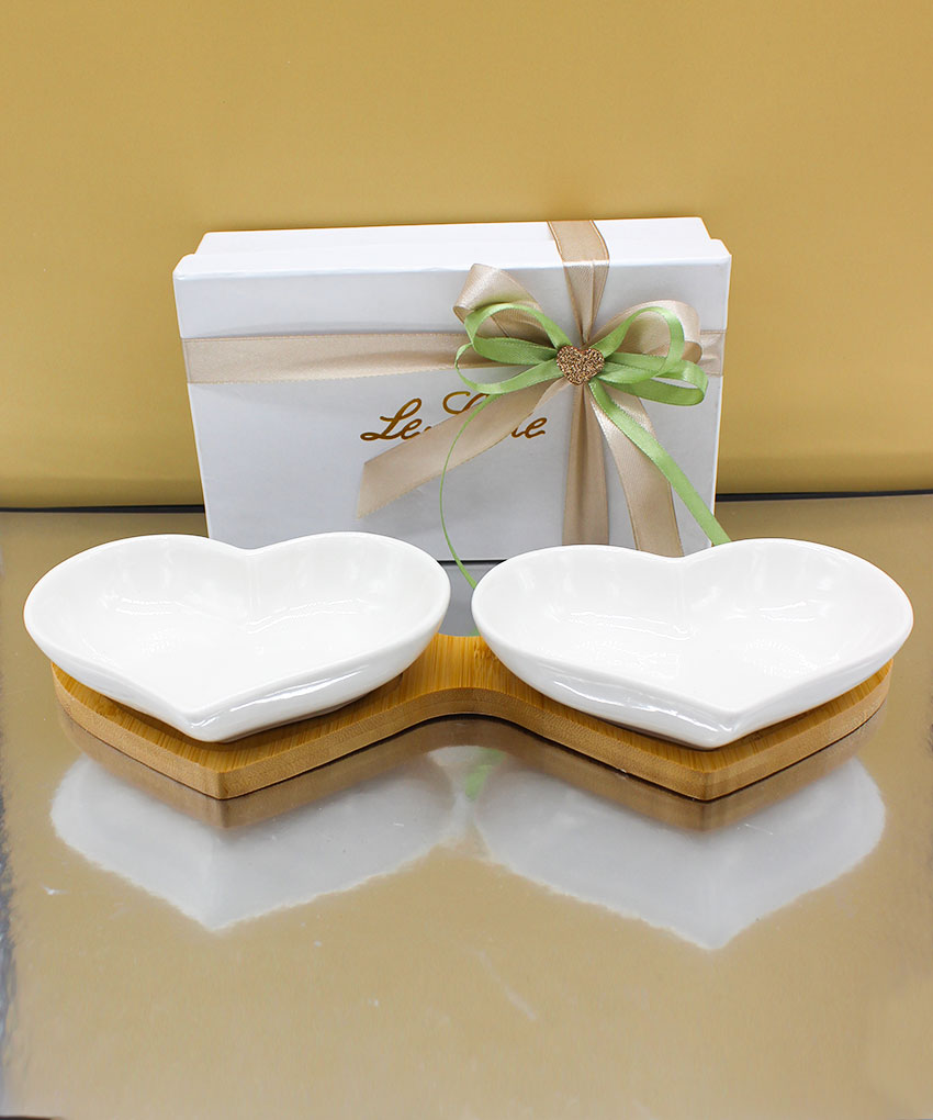 Bomboniera Utile: Set Ciotole Cuore in Porcellana con Base in Legno