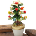 Albero di Natale Ceramica dipinta a Mano (Made in Italy) Misure: 9,5cm x h 19cm Colore: Bianco - Rosso - Oro - Verde