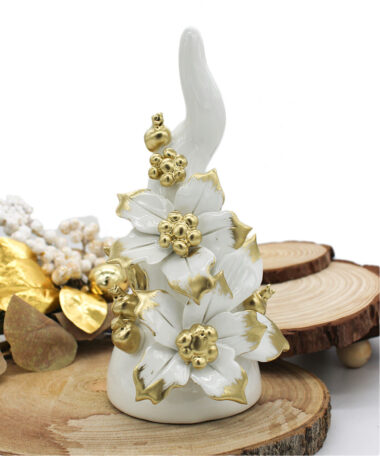 Corno portafortuna in ceramica di Capodimonte Materiale: Ceramica dipinta a Mano (Made in Italy) Misure: 9cm x h 20,5cm Colore: Bianco - Oro