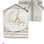 Bomboniera Casetta con Sacra Famiglia - Incisione "Nella Famiglia l'Amore è di Casa"