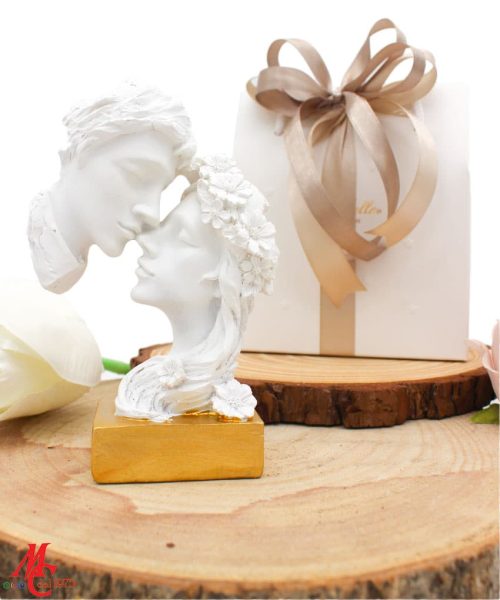 Bomboniera Coppia in Resina Bianca con Base Oro - Completa di Confezione