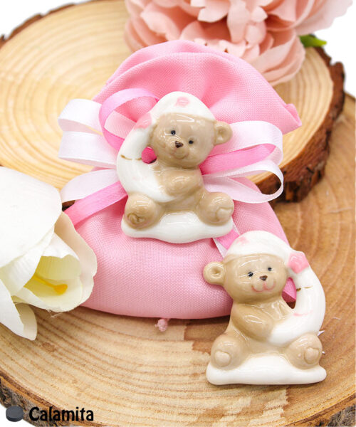 Bomboniera Magnete Orsetto su Luna Rosa in Porcellana – 2 Modelli Assortiti
