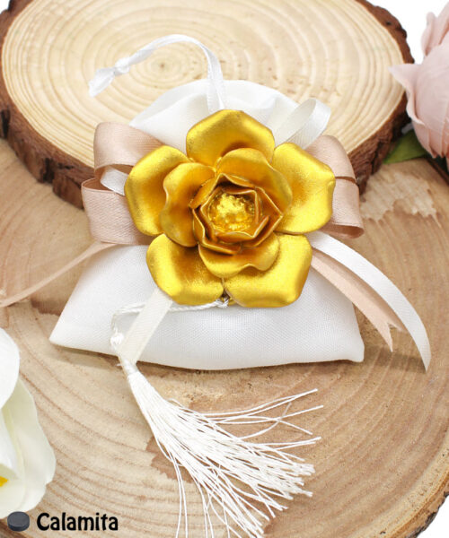 Bomboniera Appendino Calamita Fiore Oro in Porcellana con Nappina Bianca