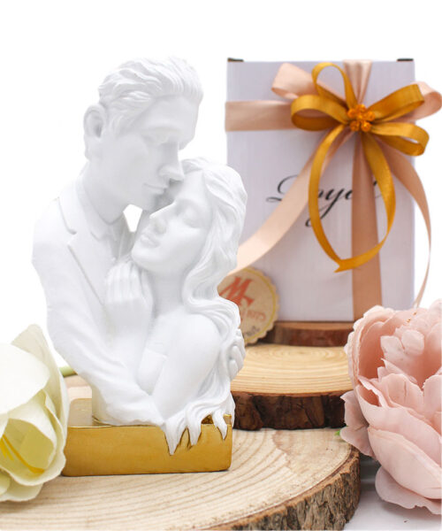 Bomboniera Matrimonio Coppia su base Oro – Eleganza e Amore