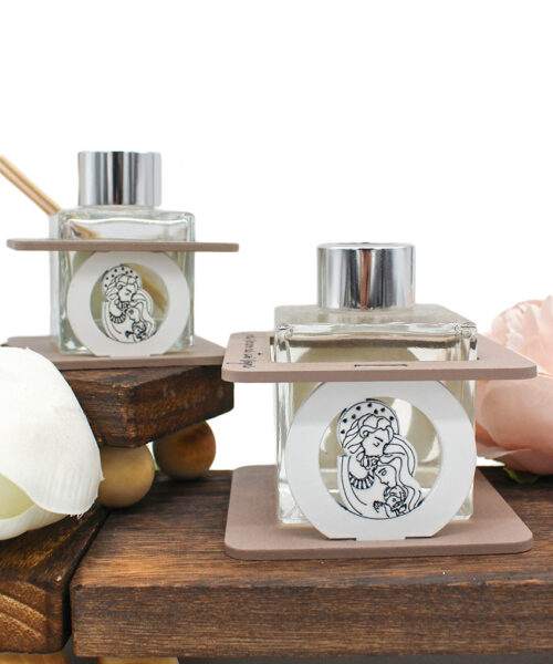 Bomboniera Economica – Profumatore con Sacra Famiglia in Legno