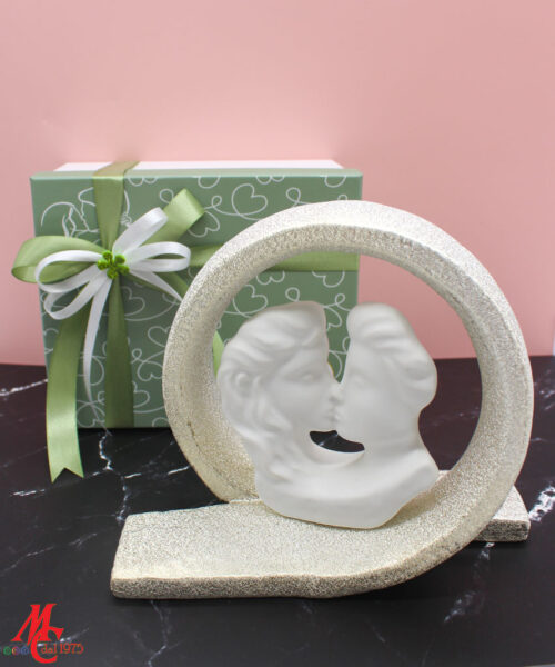 Bomboniera Coppia Bacio in Porcellana – Confezione Omaggio Inclusa