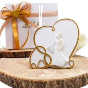 Bomboniera Profumatore Sposi in Resina con Astuccio – 8x4xh.11 cm