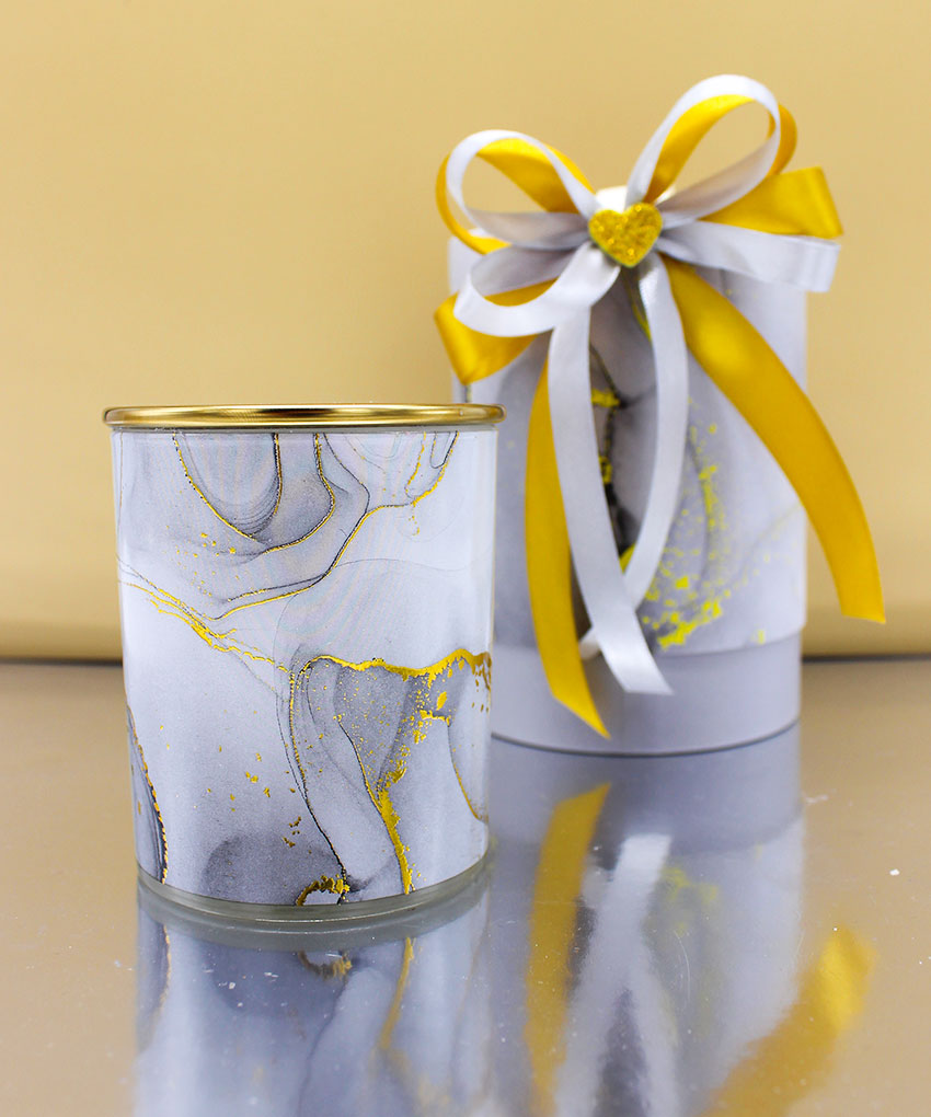 Candela in Bicchiere Effetto Marmo Grigio con Tappo Gold – Completa di Confezione