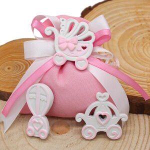 Magnete Nascita Bimba in resina, disponibile in 3 modelli assortiti (Carrozzina, Carrozza, Mongolfiera).