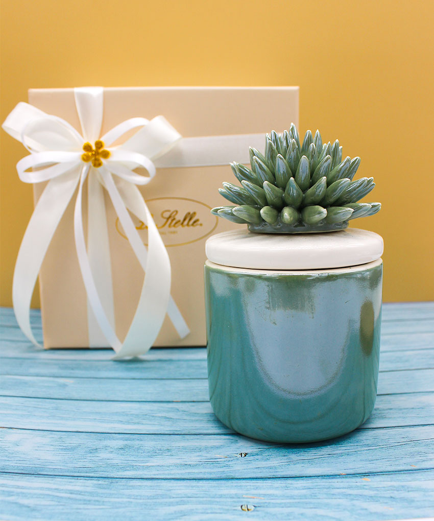 Candela in porcellana verde con decoro corallo – Bomboniera elegante confezionata