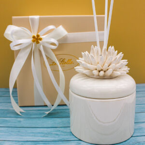 Profumatore in porcellana bianca con decoro corallo – Bomboniera elegante Confezionata