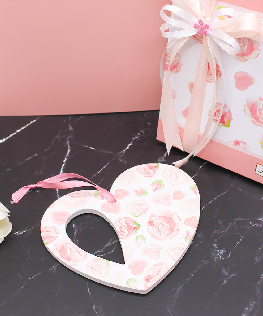 Bomboniera Appendino Cuore con Rose in Ceramica – 15×13,5 cm – Completa di confezione