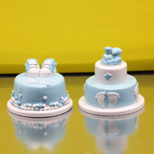 Statuetta Torta Baby Celeste 5 cm – Bomboniera Nascita e Battesimo