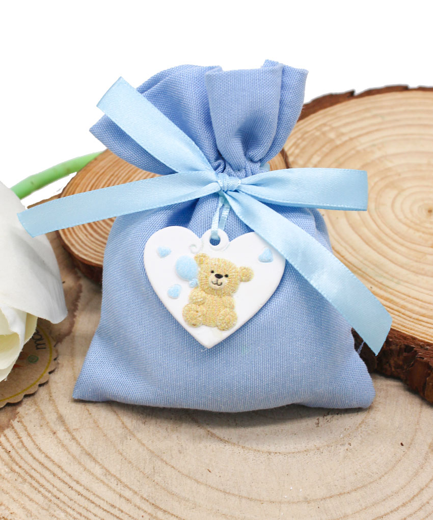 K235-C – SACCHETTINO CELESTE CON CUORE E ORSETTO – Bomboniera Completa di Confezione
