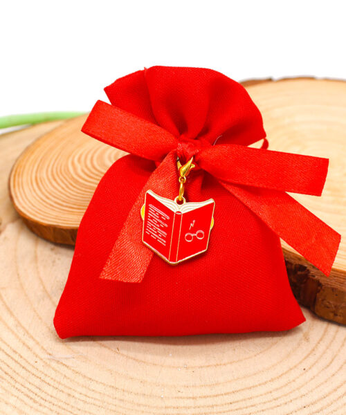 K241 – SACCHETTINO ROSSO CON CHARMS LIBRO LAUREA – Bomboniera Completa di Confezione