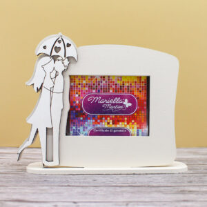 Bomboniera Portafoto con Coppia sotto l’Ombrello – Colore Sabbia – 12 × 10 cm