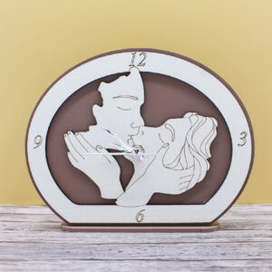 CR6040-F – Bomboniera Orologio Coppia Bacio colore Fango – 17 × 14 cm