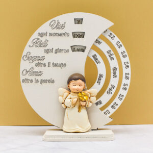 Bomboniera Datario con Angioletto e Frase Romantica colore Sabbia – 12 × 12 cm