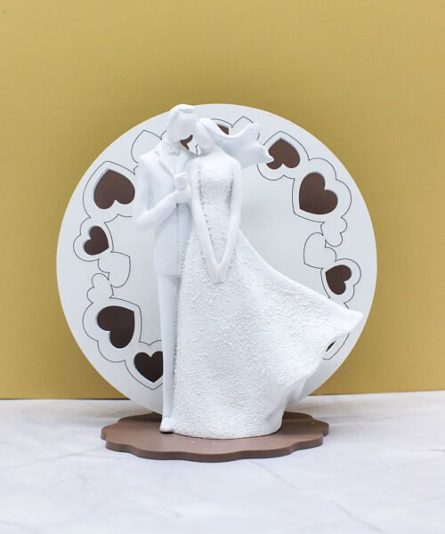 Bomboniera Lampada LED con Coppia Sposi e Cuori Intagliati colore Fango – 14 × 15 cm