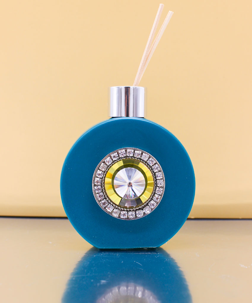 Bomboniera Profumatore a Forma di Bottiglia con Applicazione di Strass colore Ottanio – 8 × 10 cm