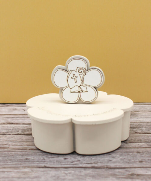 CR6087-S – Bomboniera Candela con contenitore grande e simbolo Cresima colore Sabbia – 9 × 7 cm