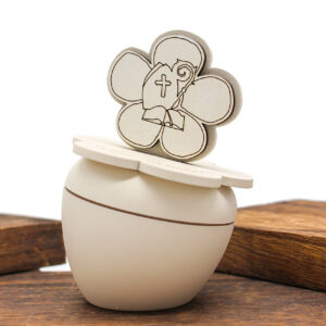 CR6091-S – Bomboniera Candela con contenitore e coperchio con simbolo Cresima colore Sabbia – 7 × 9 cm