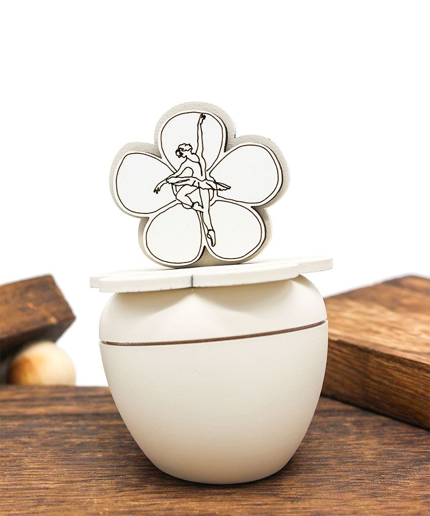 CR6095-S – Bomboniera Candela con coperchio simbolo Ballerina colore Sabbia – 7 × 9 cm