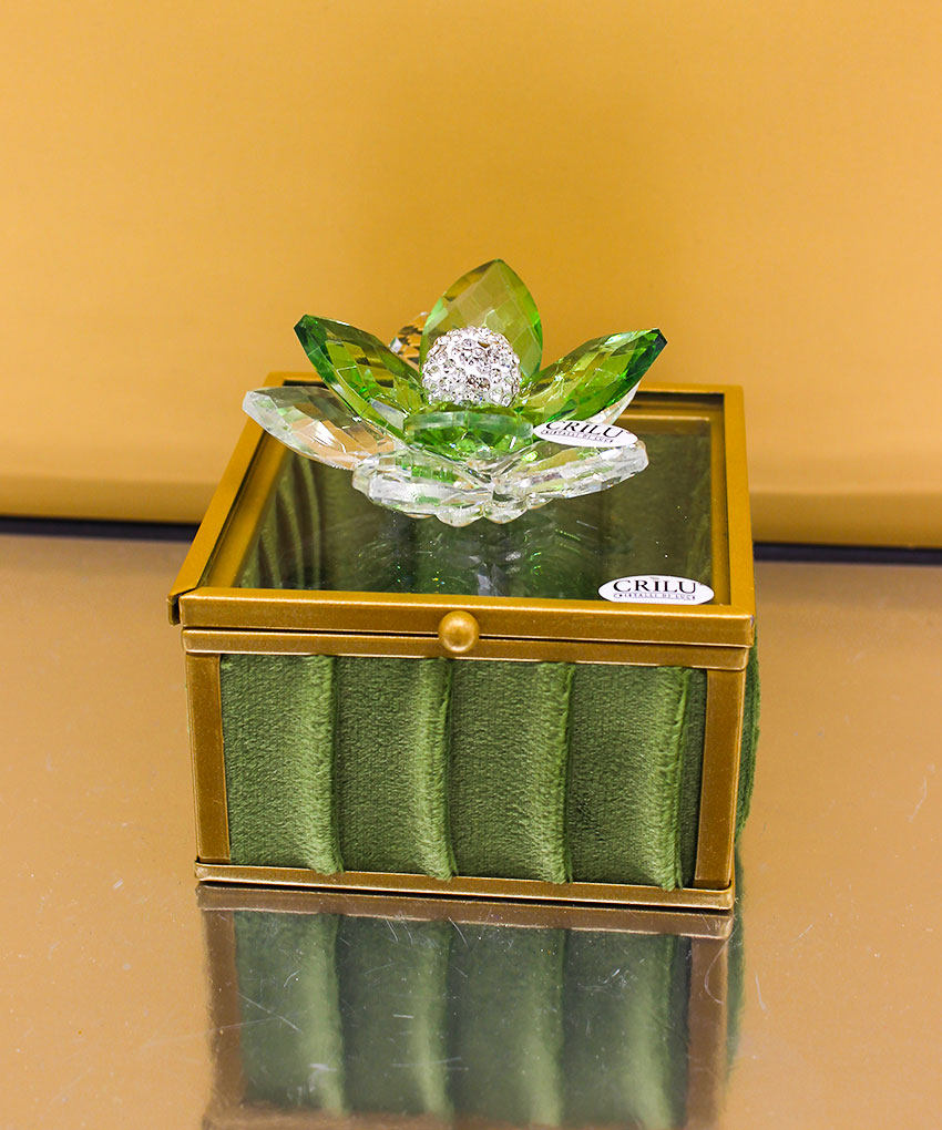 CRILU – SCATOLA IN VETRO E VELLUTO VERDE 8x5 CON FIOR DI LOTO IN CRISTALLO DIAM. 7 H – Bomboniera Completa di Confezione