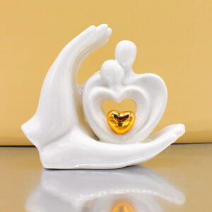 MANI CON COPPIA STILIZZATA E CUORICINO ORO IN PORCELLANA LUCIDA 13,5x12 – Con Astuccio Borsetta – Bomboniera Completa di Confezione