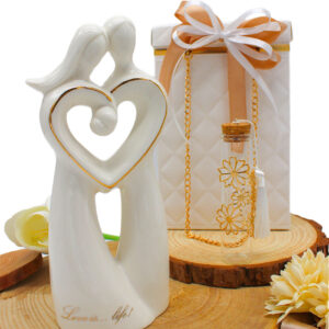Bomboniera coppia abbraccio con cuore grande e fiala oro