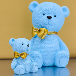 Bomboniera Statuina Orso Puntellato Celeste con Fiocco Oro – 2 Misure Disponibili