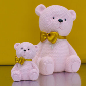 Bomboniera Statuina Orso Puntellato Rosa con Fiocco Oro – 2 Misure Disponibili