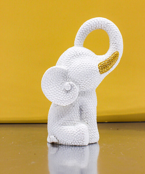 Bomboniera Statuina Elefantino Puntellato Bianco con Zanne Oro