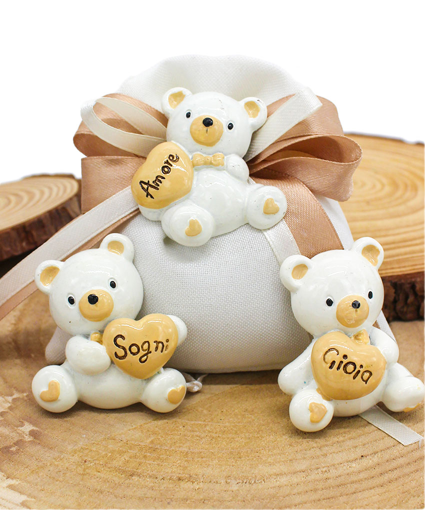 C992-T Bomboniera Orsetto Magnete Tortora con Cuore e Incisione – 3 Modelli Assortiti