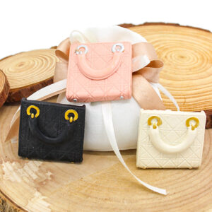 Bomboniera Borsetta con Magnete – 3 Colori Assortiti in Resina