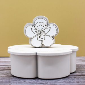 CR6110 – Bomboniera Candela con contenitore grande e tappo con simbolo Angioletto colore Sabbia – 9 × 7 cm