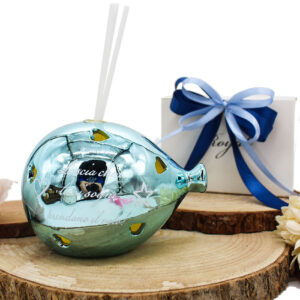 P63C – PROFUMATORE PALLONCINO LED CELESTE FINITURA LUCIDA SPECCHIATA CON FRASE – Bomboniera Completa di Confezione