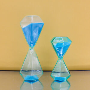 Bomboniera Clessidra Ottagonale Forma Diamante in Vetro Celeste con Sabbia Celeste – 2 Misure