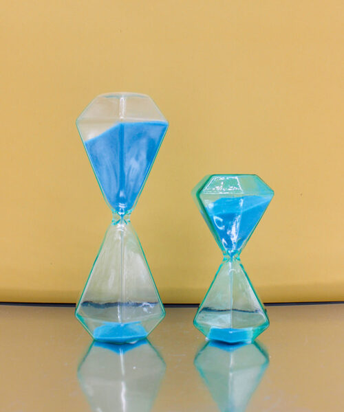 Bomboniera Clessidra Ottagonale Forma Diamante in Vetro Celeste con Sabbia Celeste – 2 Misure