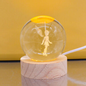 Bomboniera Lampada Sfera Trilly in Vetro Incisione Laser con Luce LED e Base in Legno