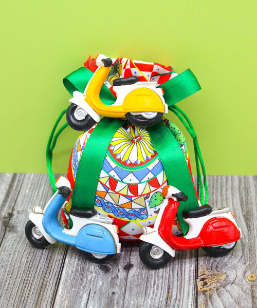 Bomboniera Magnete Vespina in Resina 3 Colori Assortiti con Sacchetto Maioliche