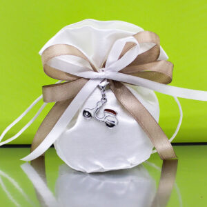 Bomboniera Pochette Bianca con Charm Moto Vespina Bianca Smaltata